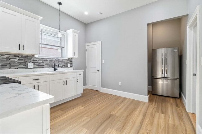 Building Photo - 51 Mansfield St