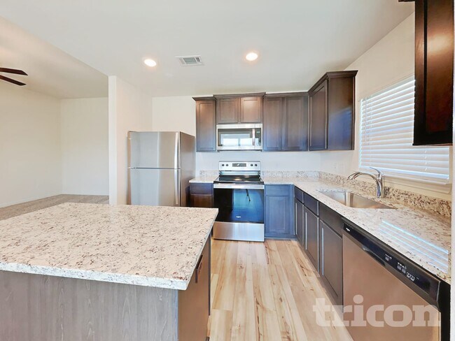 Foto del edificio - 123 Switchback Hl Rd