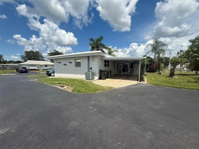 Foto del edificio - 8571 Pickwick Rd