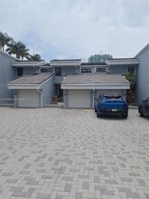 Building Photo - 255 Poinciana Island Dr
