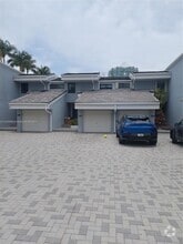 Building Photo - 255 Poinciana Island Dr