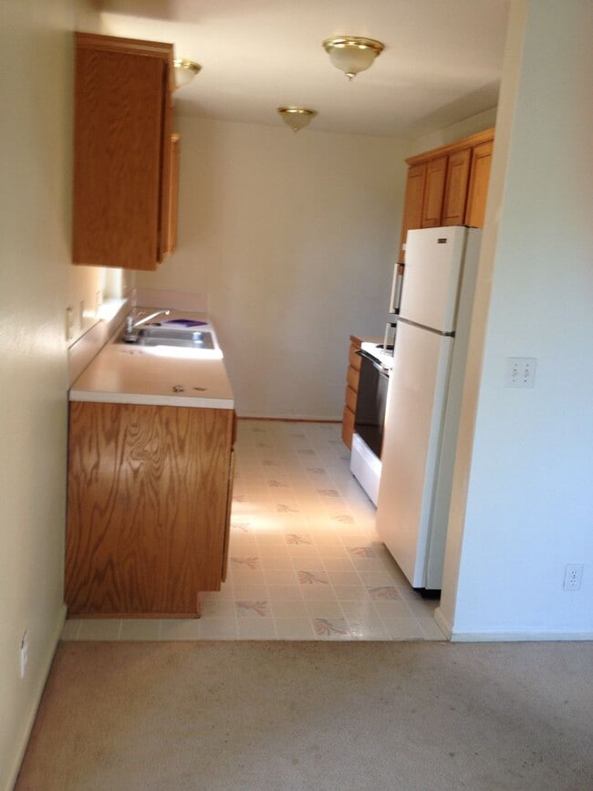 Photo - Four Bedroom w/ fenced yard, large garage House