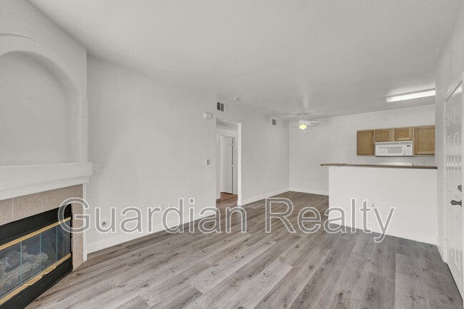 Building Photo - 8250 N Grand Canyon Dr