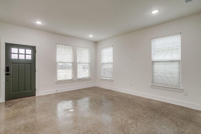 Foto del edificio - Brand New, Custom 3 bedroom Home in Granbury Now Available!