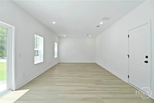 Building Photo - 176 Kingswood Cir
