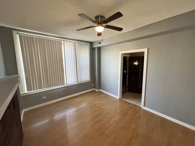 Foto del edificio - 2701 E 75th Pl