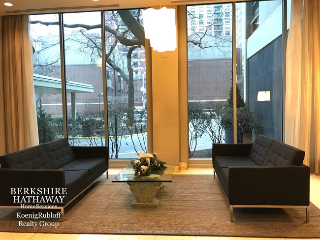 Foto del edificio - 1255 N Sandburg Ter