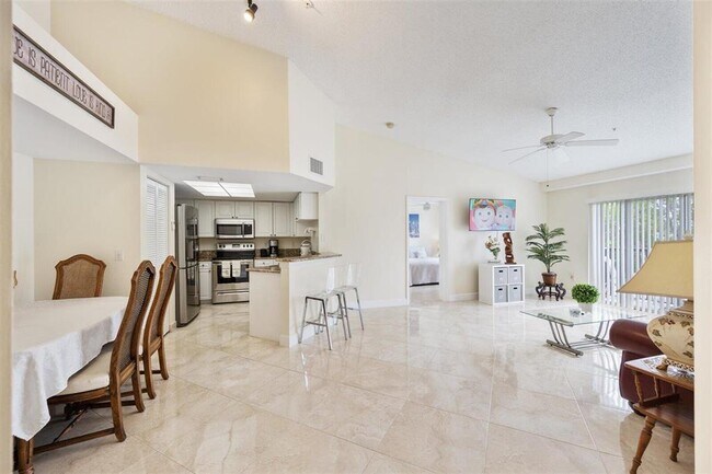 Foto del edificio - 1100 Crestwood Ct S