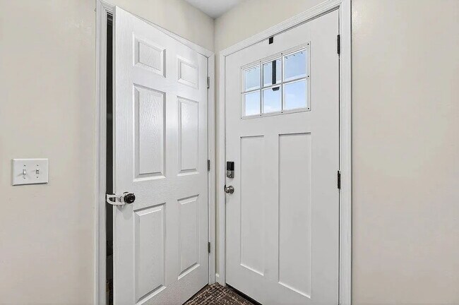 Building Photo - Like-New 2024 Townhome with Mountain Views, Garage & Backyard