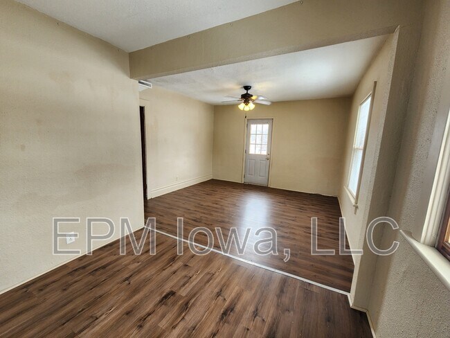 Foto del edificio - 604 W Seerley Blvd