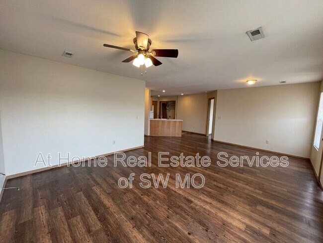 Building Photo - 1117 S Clifton Ave
