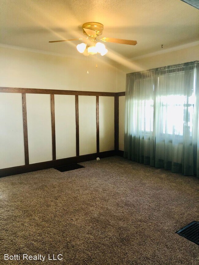Foto del edificio - 3 br, 1 bath House - 530 MERRILL Avenue