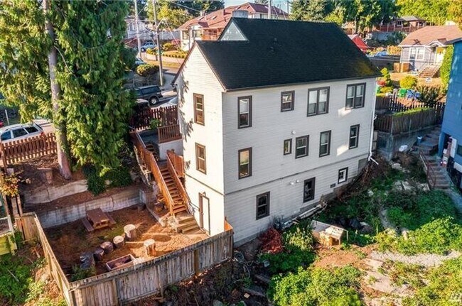 Foto del edificio - 5060 Renton Ave S