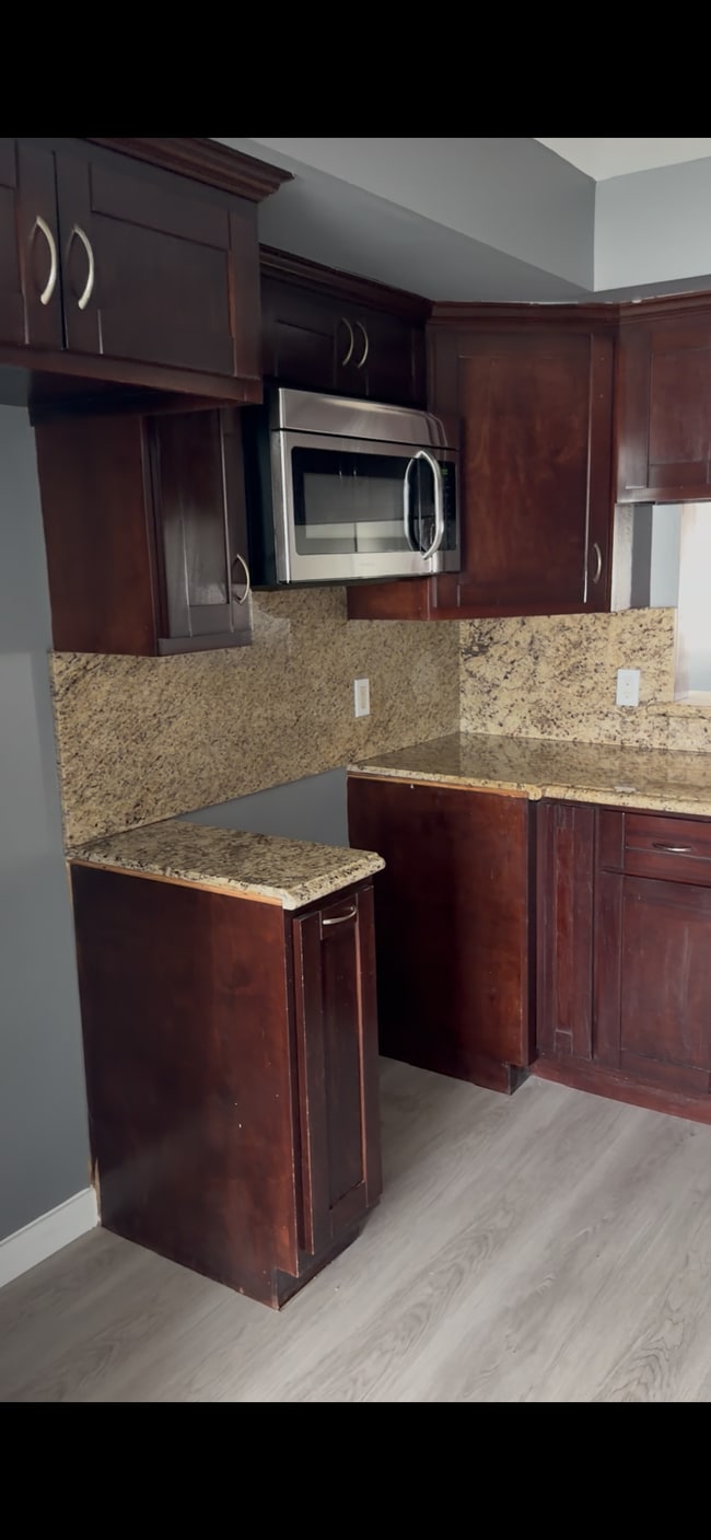 Foto del edificio - 8543 Wakefield Ave