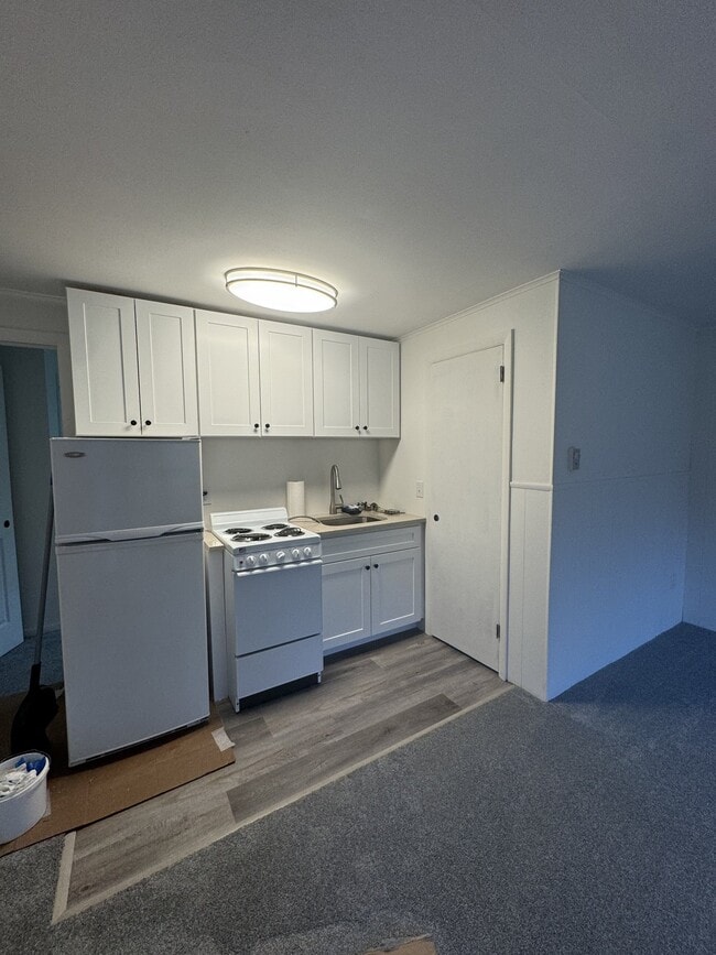Building Photo - 24 Lake Wallkill Rd