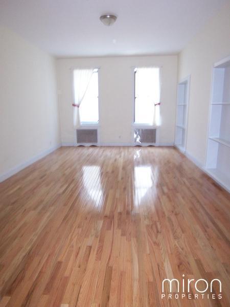 Primary Photo - 877 10th Ave