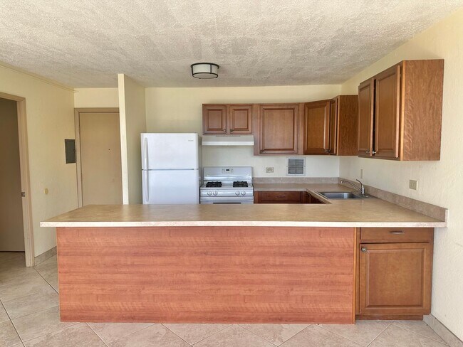Foto del edificio - 1 Bedroom / 1 Bathroom Apartment at Puuone...