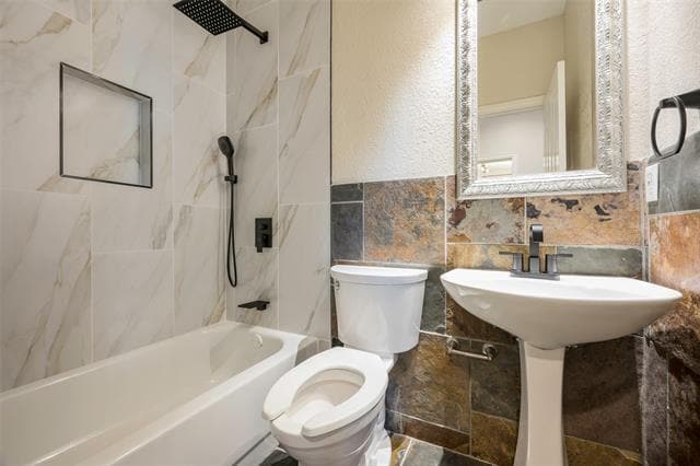 Foto del edificio - 2912 Meadow Glen Dr