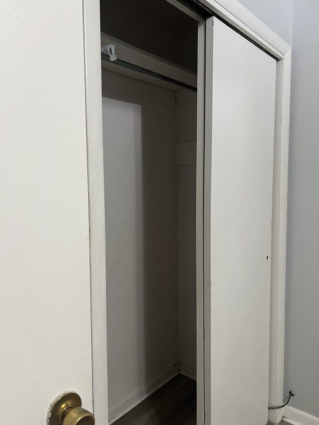 Building Photo - 864 Rosemont Ave N