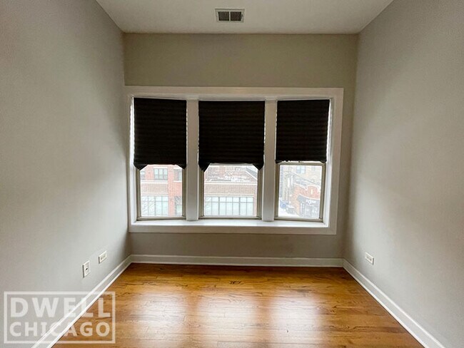 Building Photo - 1763 W Wilson Ave