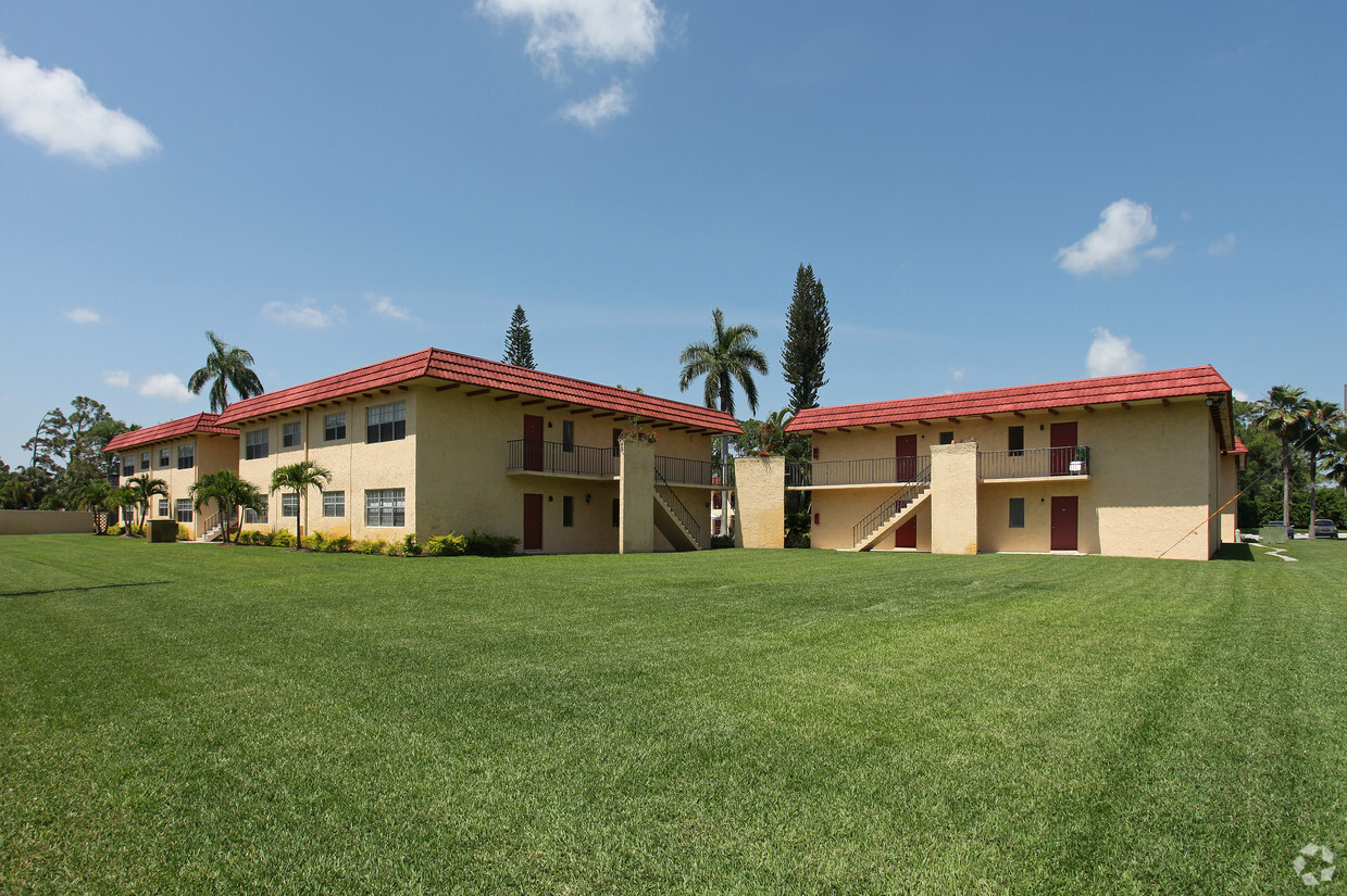 Primary Photo - Villa Monterrey Apartments