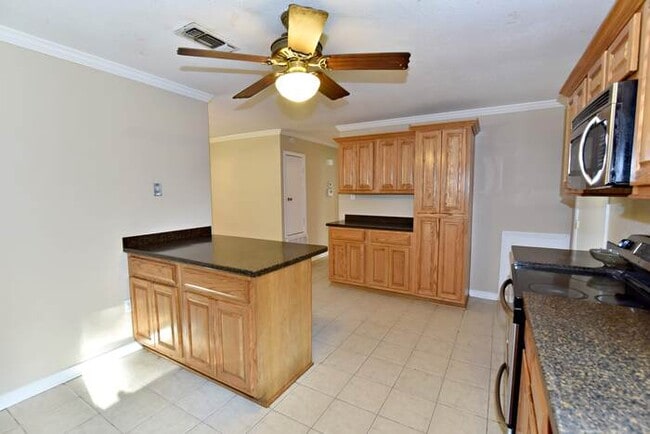 Building Photo - 143 Brentwood Boulevard