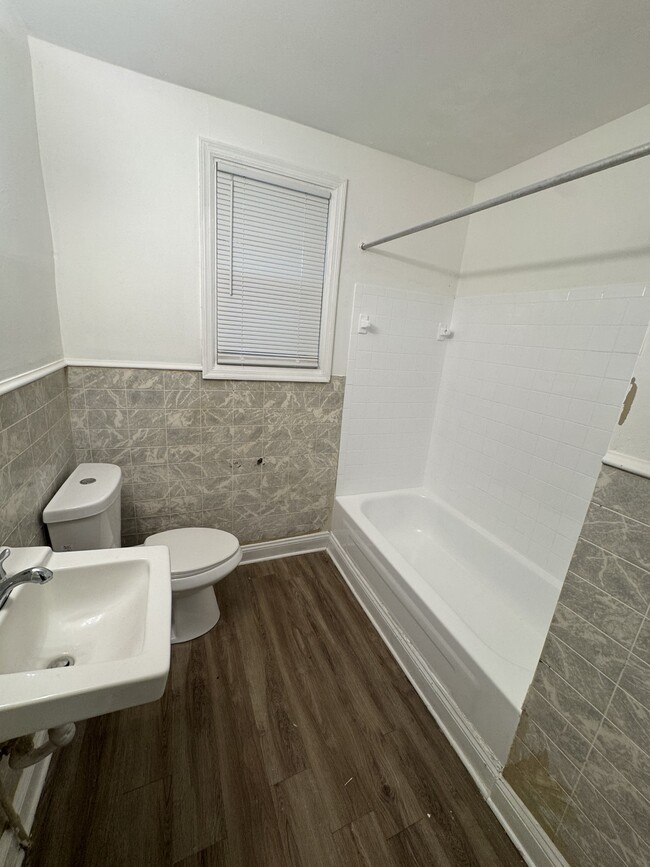 Building Photo - 3375 Villa Cir SE