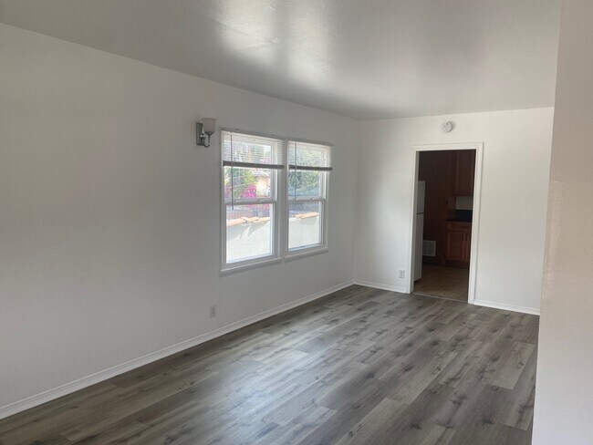 Building Photo - 5516 Cahuenga Blvd