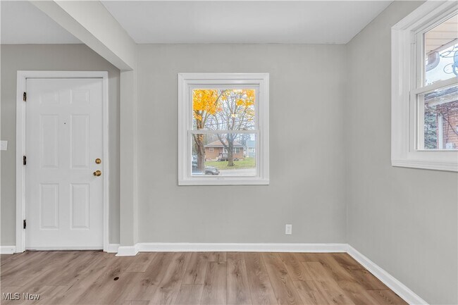 Foto del edificio - 1092 Peerless Ave