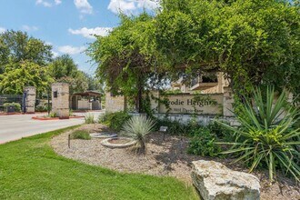 Building Photo - 3101 Davis Ln
