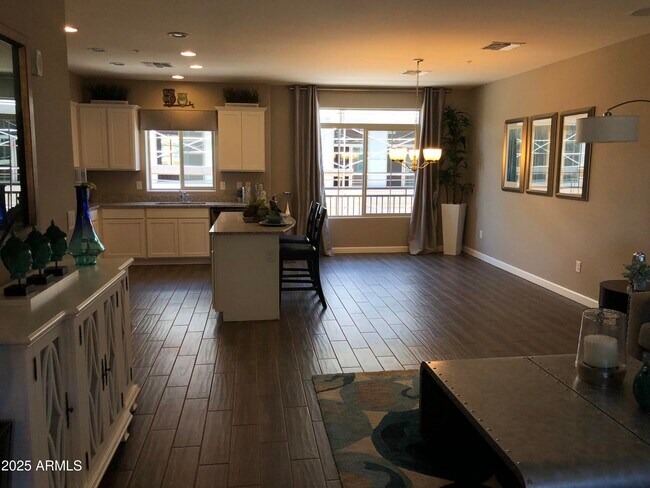 Foto del edificio - 240 W Juniper Ave