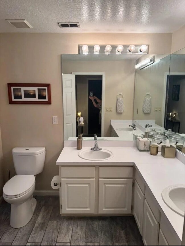 Building Photo - 5203 Bay Club Cir