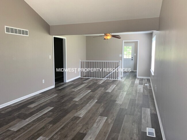 Building Photo - 202 NW Market Pl, LSMO 64063