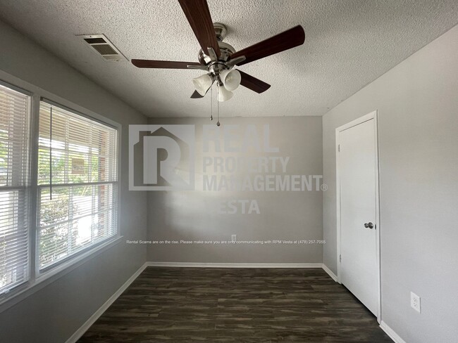 Building Photo - 406 Russell Pkwy