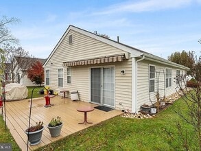 Building Photo - 64 Maple Leaf Cir