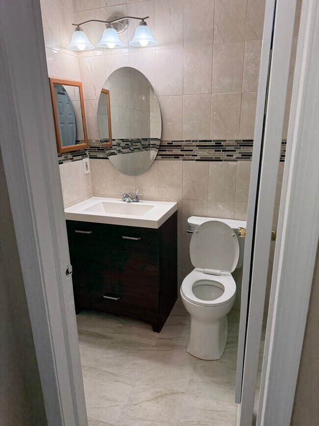 Building Photo - 31 Moore Ln