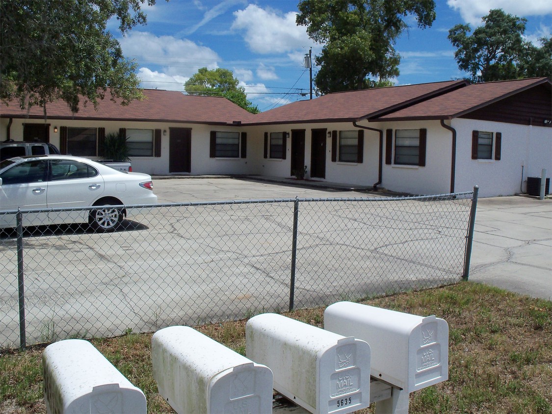 Primary Photo - 5633 Silver Spur Dr