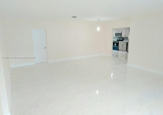 Foto del edificio - 900 NE 154th St
