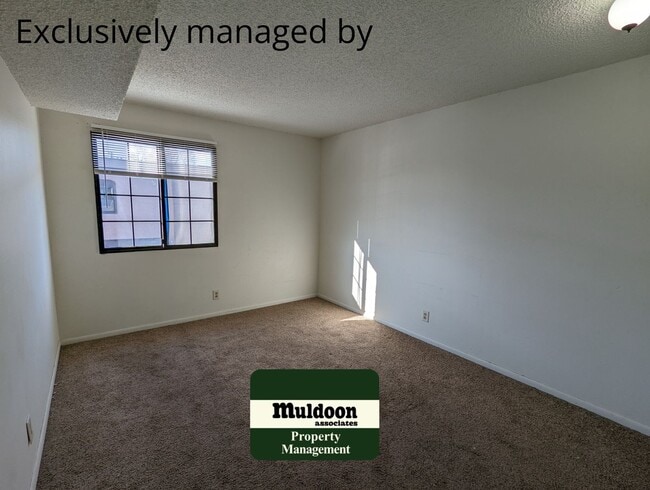 Building Photo - Cute Low Maintenance Living Pet Friendly Condo!