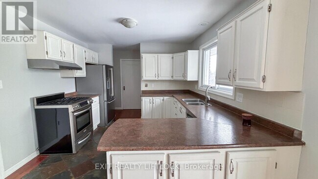 Photo du bâtiment - 2105 Deer Bay Rd