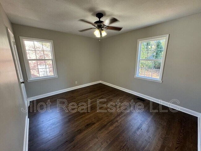 Foto del edificio - 1546 Beatie Ave SW