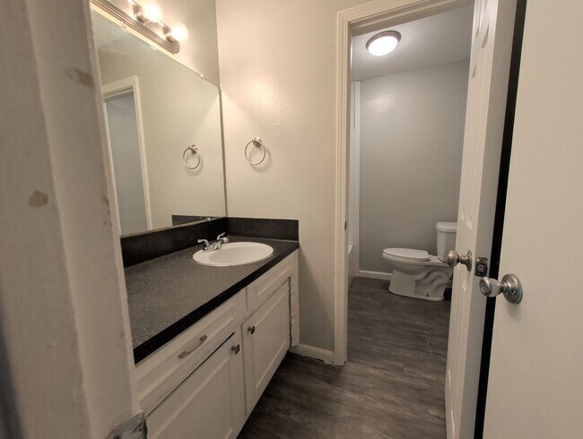 Foto del edificio - Updated Brookridge Townhome Available Now