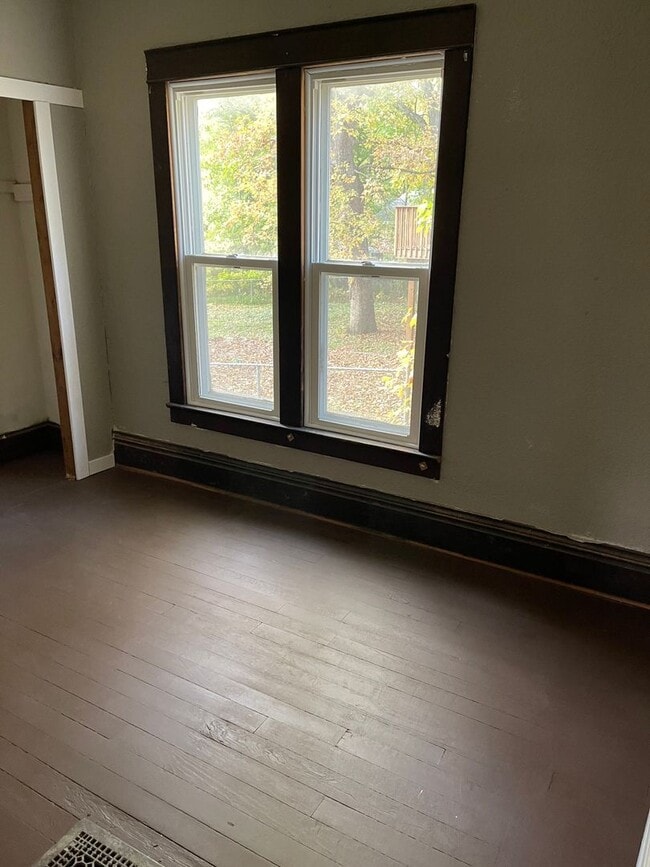 Building Photo - 4BD/1BA HOME!