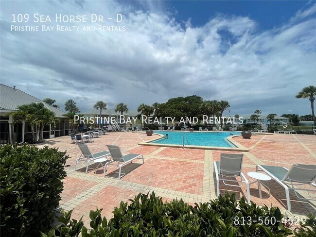 Building Photo - Gated 2 Bed/2 Bath Condo 3 miles from Down...
