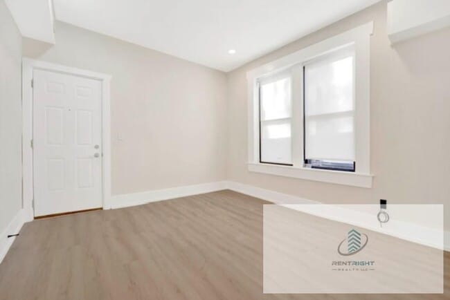 Foto del edificio - 944 N Damen Ave