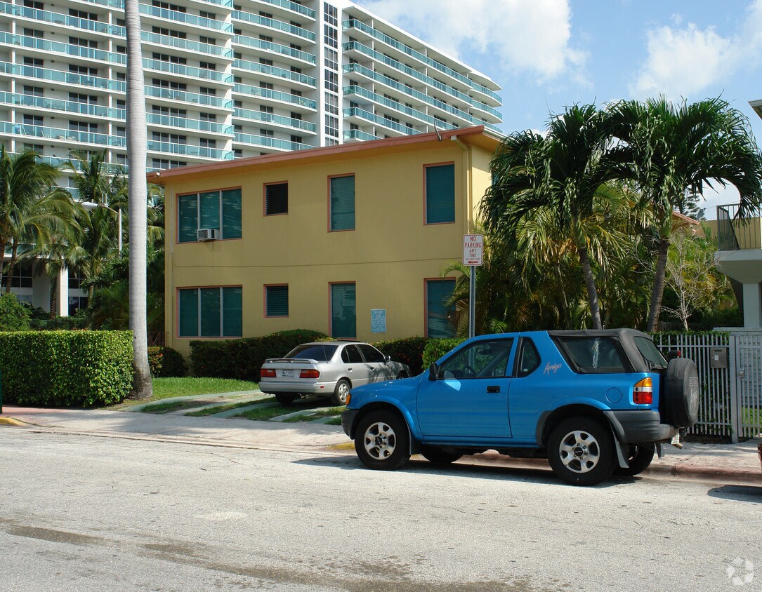 Building Photo - 1501 Bay Rd