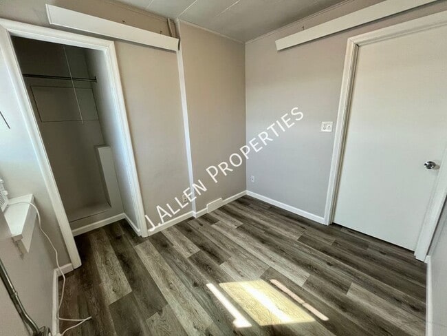 Foto del edificio - Bright Downtown 1 Bedroom