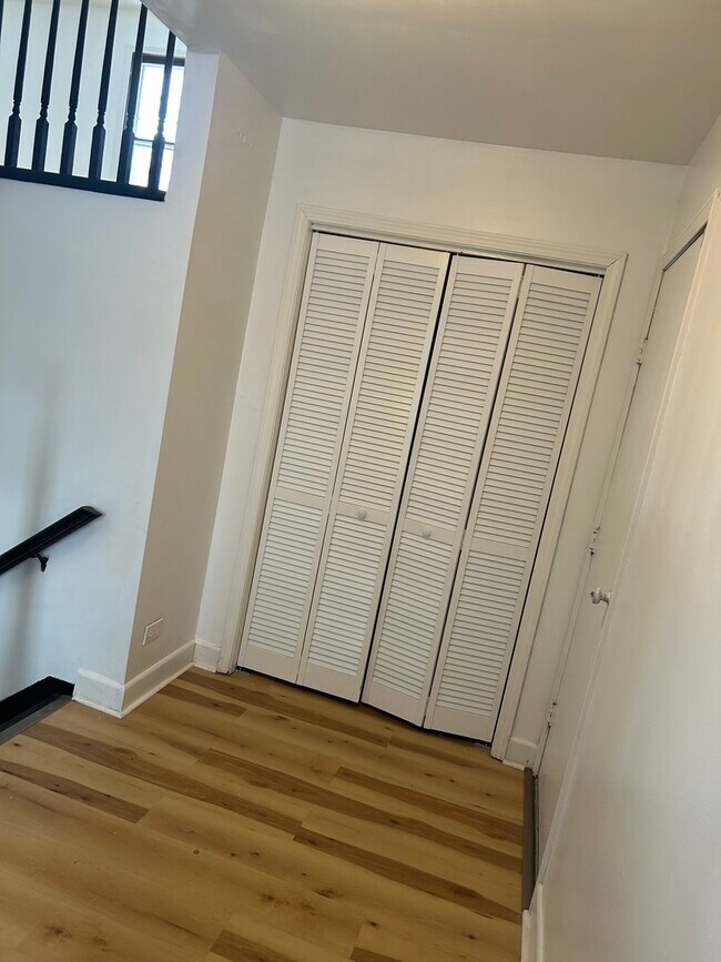 Foto del edificio - 101 Oakwood Dr