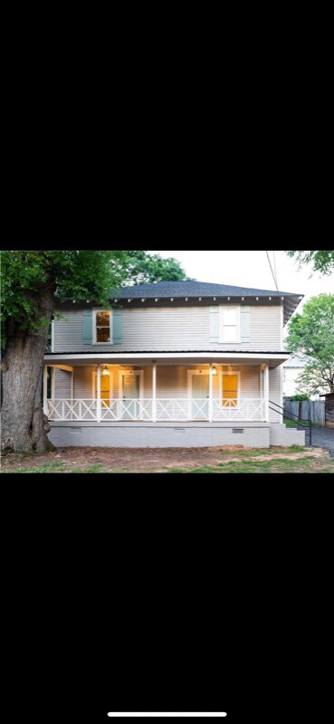 Building Photo - 702 Radford St