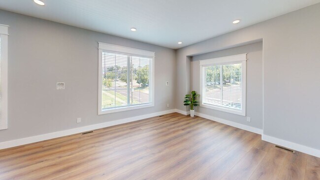 Foto del edificio - 5BR Townhome in Fort Sanders | Walk to UTK
